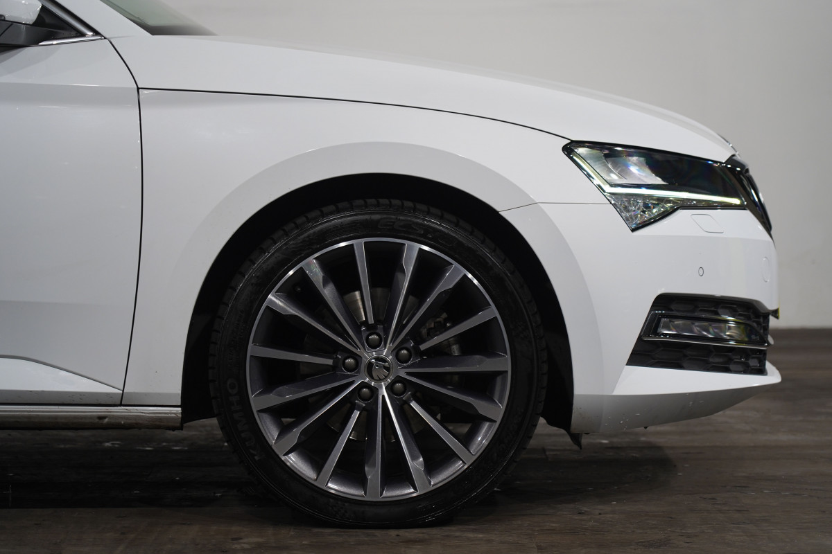 2022 Skoda Superb Style SUV Image 5