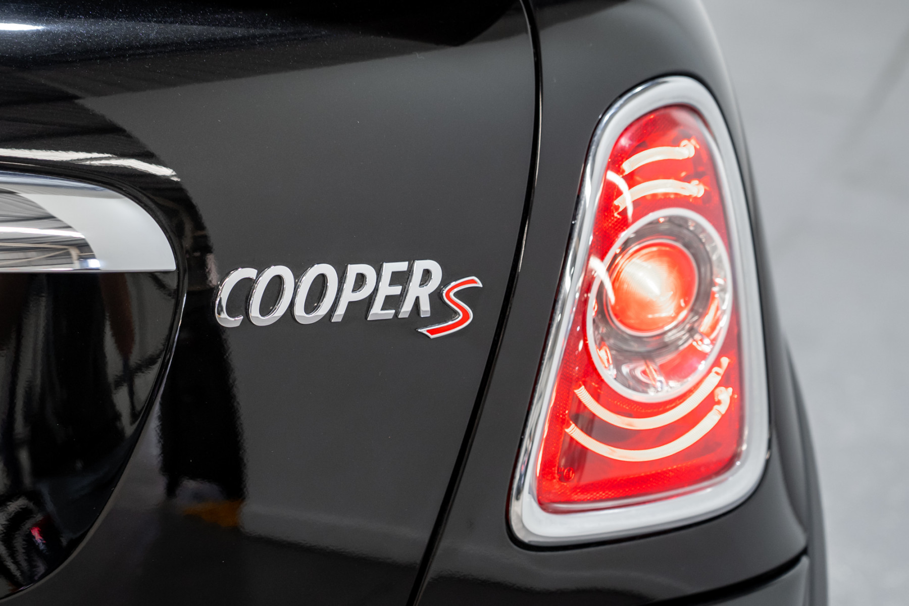 2014 Mini Cooper S Highgate Cabrio Convertible Image 11