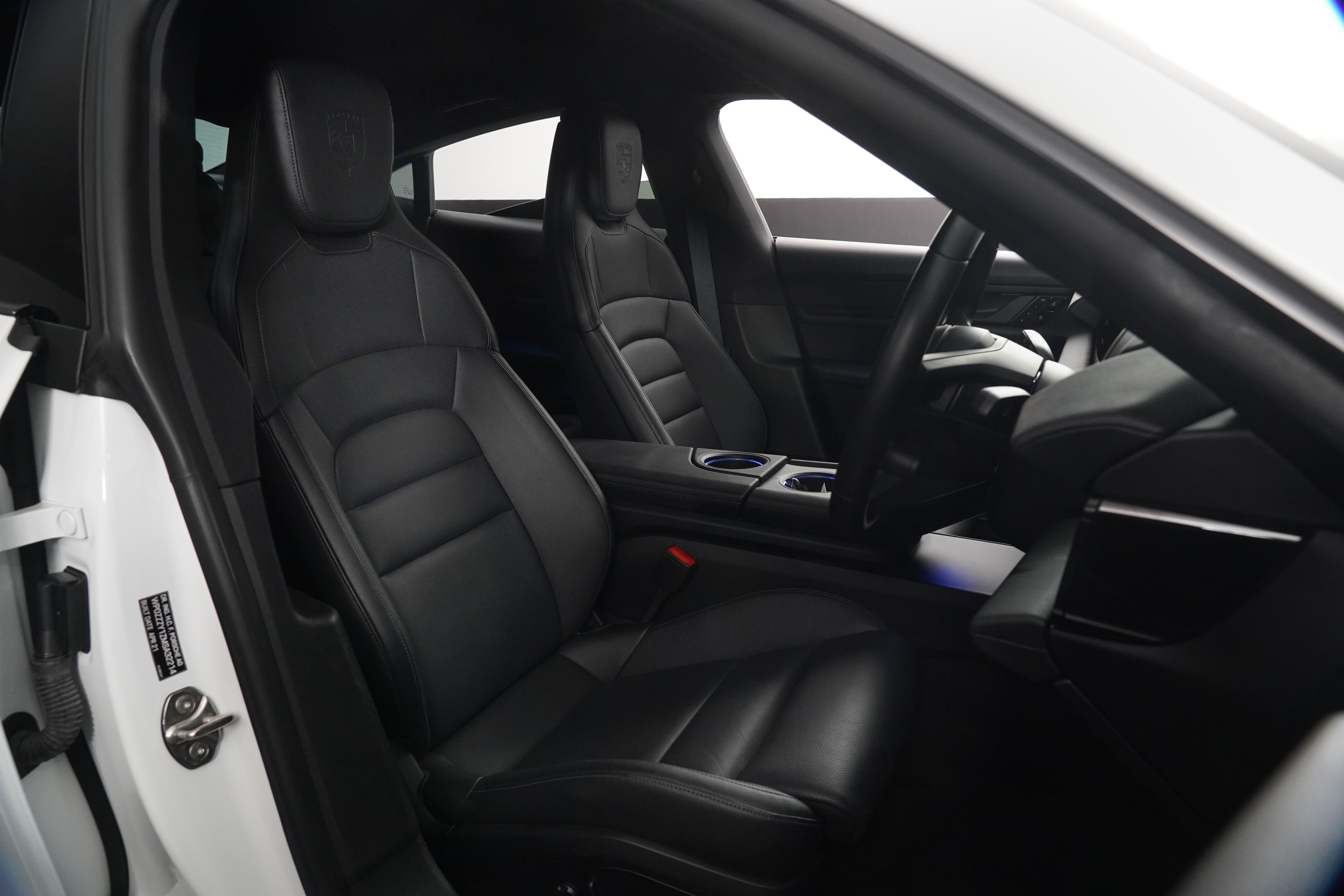 2021 Porsche Taycan 4S Coupe Image 31