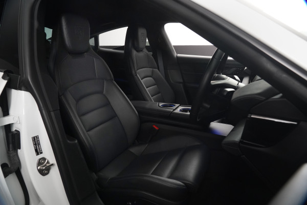 2021 Porsche Taycan 4S Coupe Image 31