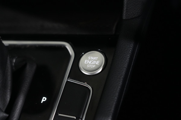 2023 Volkswagen Passat 206TSI R-Line SUV Image 18