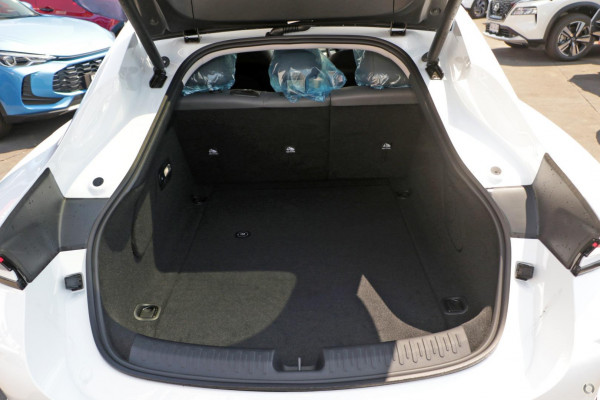 2026 MY25 MG IM5 P12L Premium Hatch Image 5