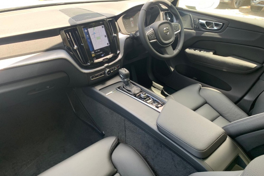 2020 Volvo XC60 UZ D4 Momentum Suv Image 17