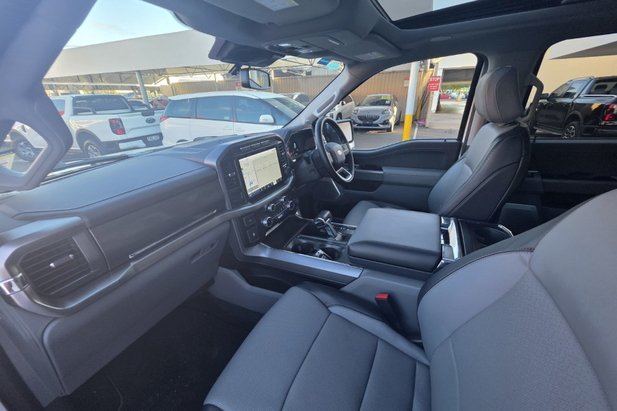2023 Ford F-150 No Series Lariat Dual Cab Image 18