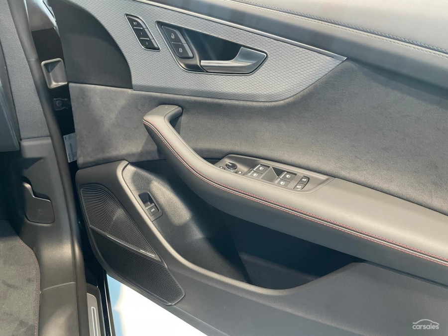 2026 Audi SQ8 TFSI SUV Image 32