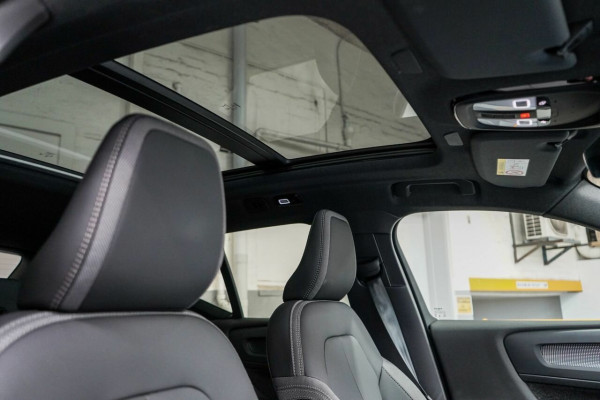 2026 Volvo EX40  Ultra Twin Motor Performance SUV Image 14