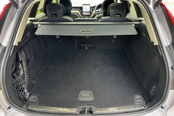 2025 Volvo XC60 UZ Ultra B5 Dark SUV Image 9