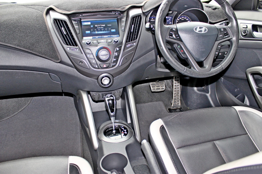 2012 Hyundai Veloster FS2 SR Turbo Coupe Image 13