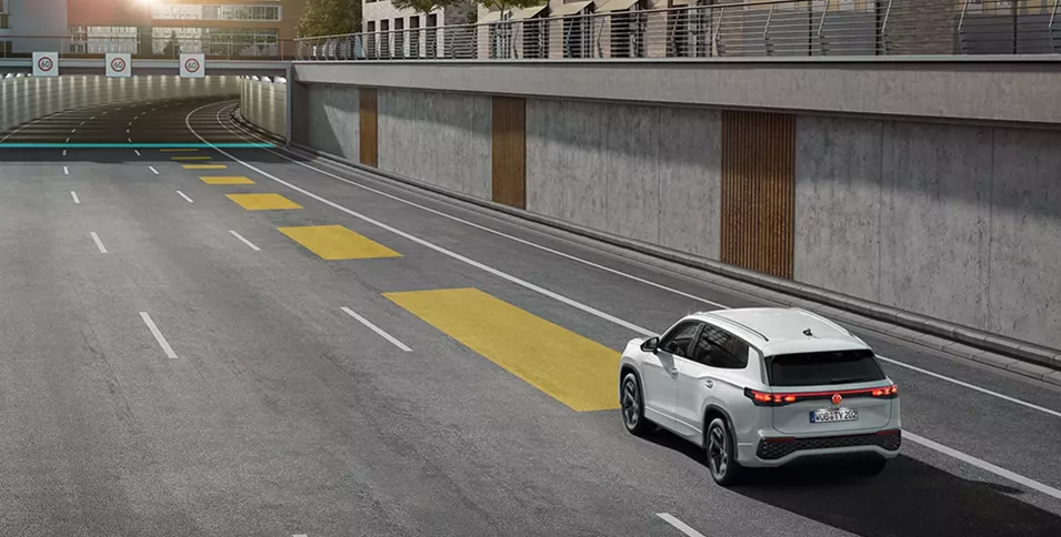 Safety that thinks ahead Travel Assist Image