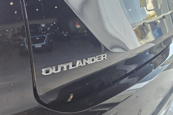 2025 Mitsubishi Outlander ZM Exceed SUV Image 21