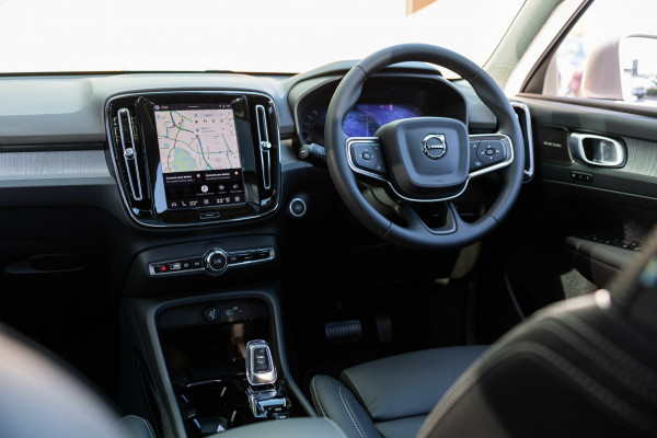 2026 Volvo XC40 XZ Ultra B4 Bright SUV Image 12