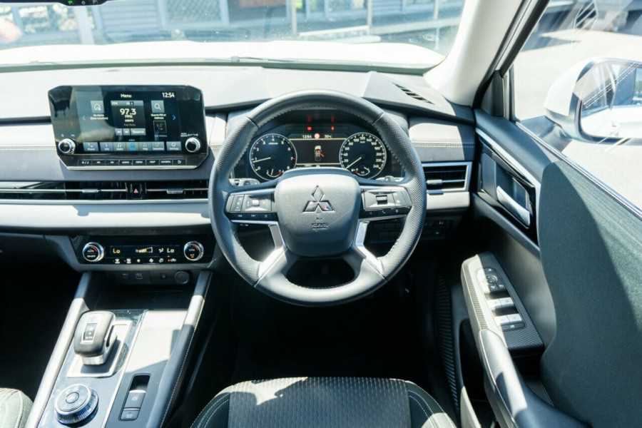 2023 Mitsubishi Outlander ZM LS SUV Image 10