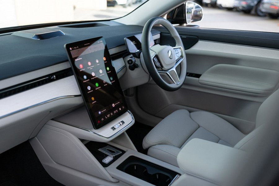 2026 Volvo ES90  Plus Single Motor Sedan Image 3