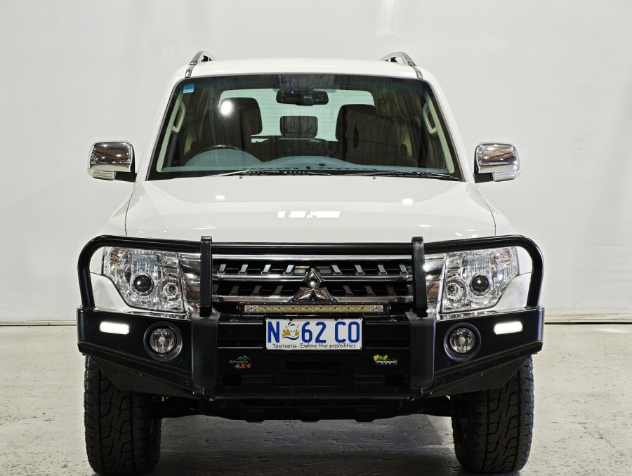 2020 Mitsubishi Pajero NX GLS SUV Image 3