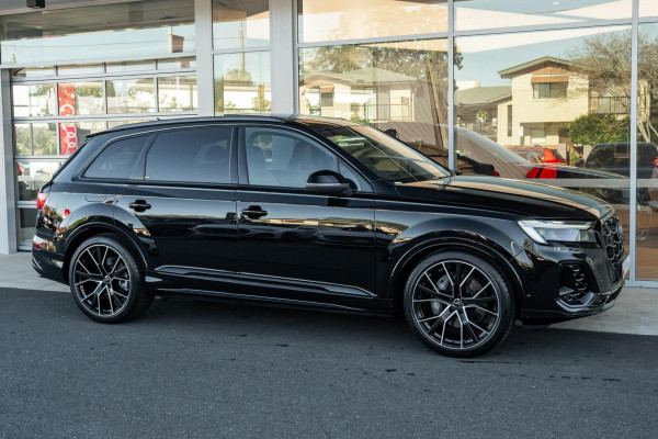 2024 MY25 Audi Q7 4M 55 TFSI S line SUV image 3