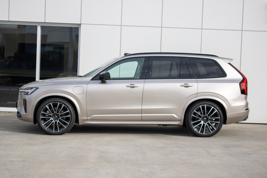 2025 Volvo XC90 T8 ULTRA PHEV Sedan Image 7