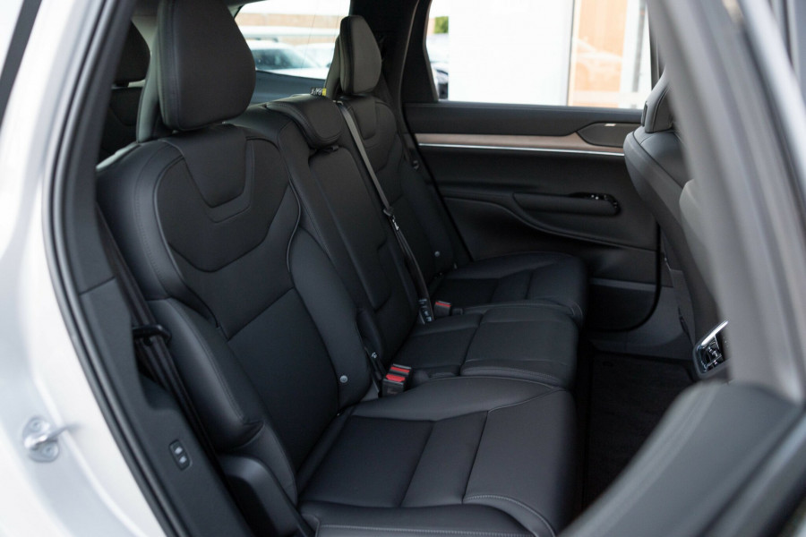 2025 Volvo EX90 No Series Plus Twin Motor SUV Image 17