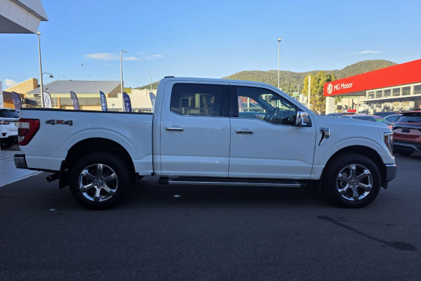 2023 Ford F-150 No Series Lariat Dual Cab Image 5