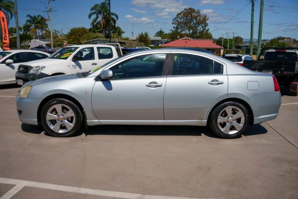 2008 Mitsubishi 380 DB Series III SX Sedan Image 4