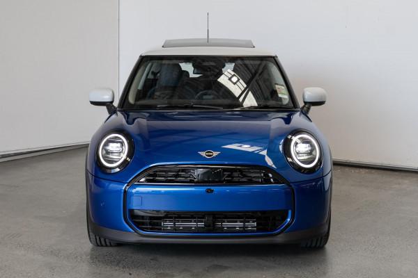 2025 MINI Cooper F65 C Classic Hatch image 4
