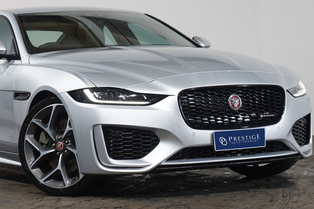 2019 Jaguar Xe P300 R-Dynamic Se (221kw) Sedan Image 2