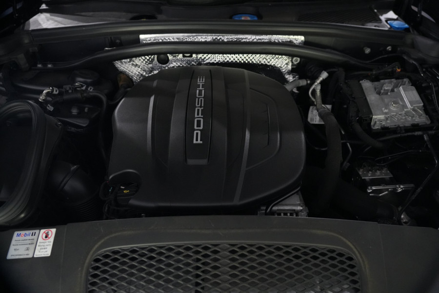 2021 Porsche Macan SUV