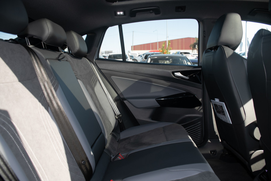 2025 Volkswagen ID. 5 E2 Pro SUV Image 10