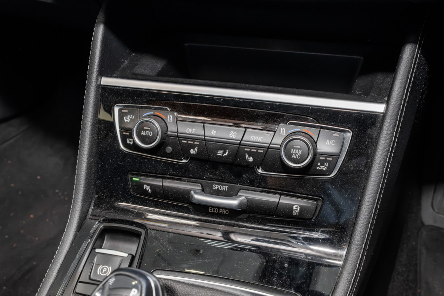 2015 BMW 2 Series 220i Sport Line Hatch