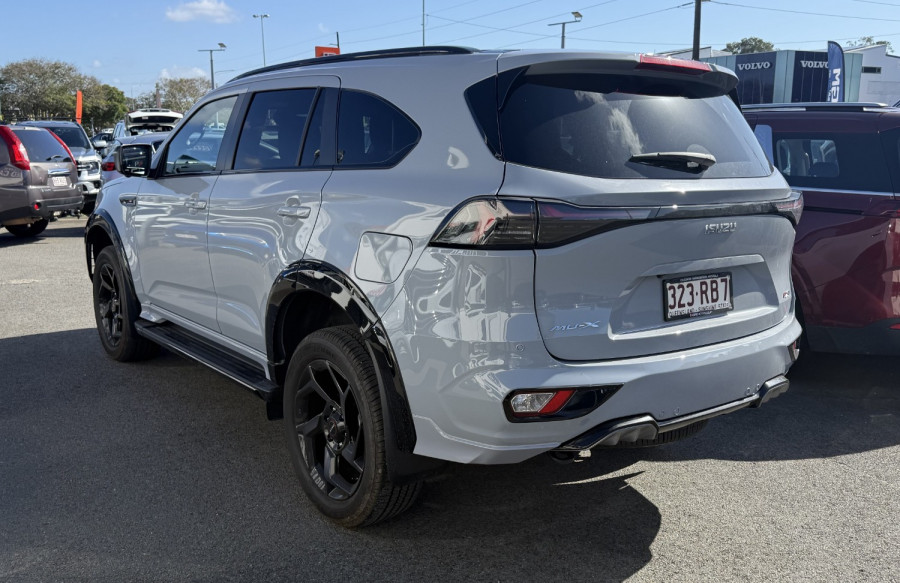 2026 Isuzu MU-X RJ X-TERRAIN SUV Image 8