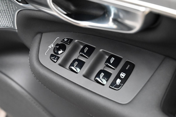 2026 Volvo XC90 L Series Ultra B5 Dark SUV image 16
