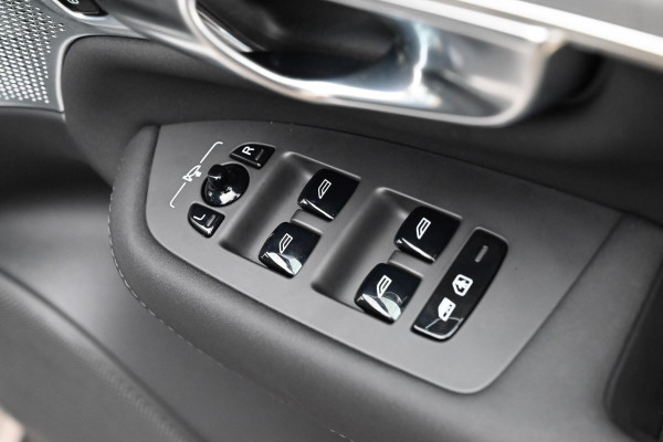 2026 Volvo XC90 L Series Ultra B5 Dark SUV Image 16
