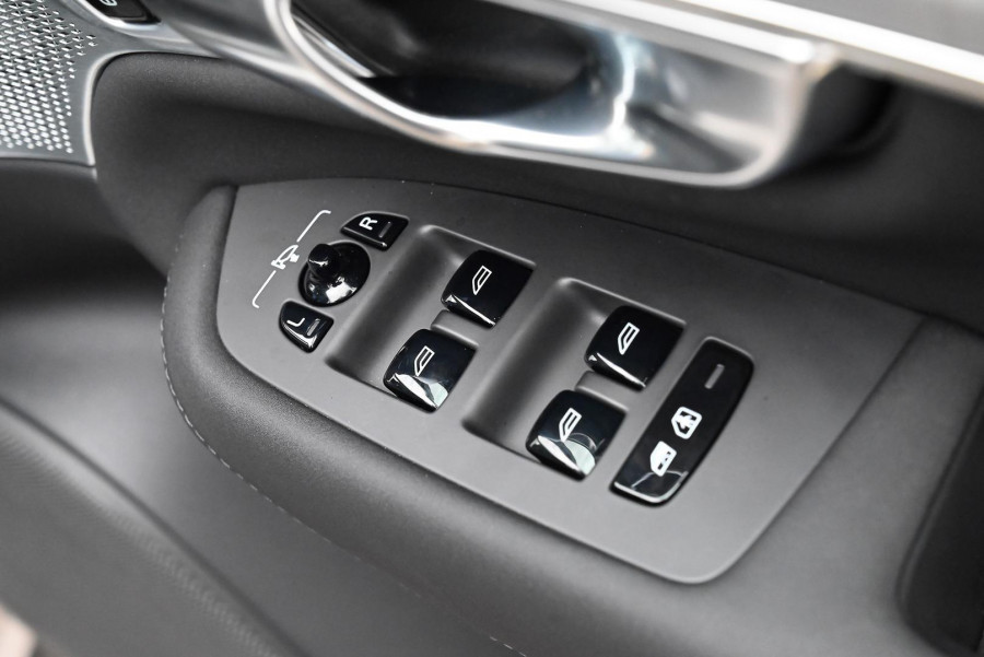 2026 Volvo XC90 L Series Ultra B5 Dark SUV Image 16