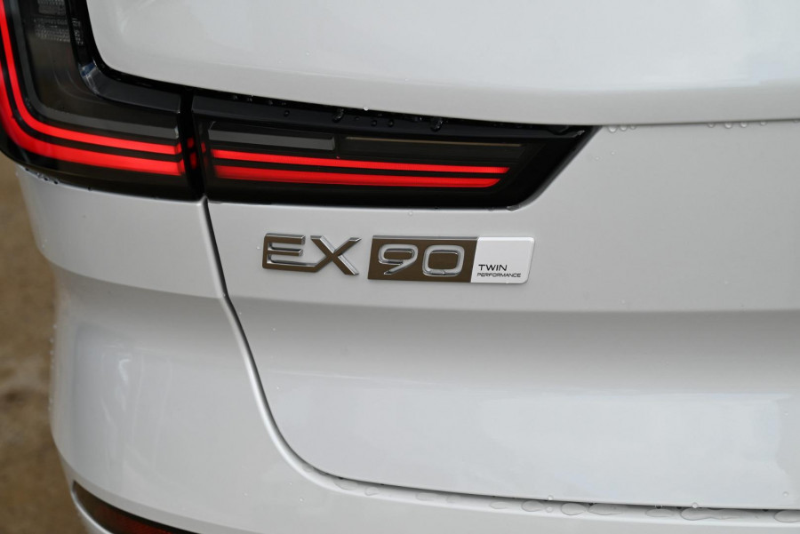 2026 Volvo EX90  Ultra Twin Motor Performance SUV Image 14