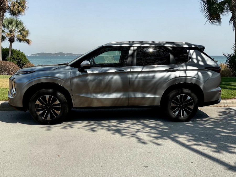 2025 Mitsubishi Outlander ZM LS SUV Image 8