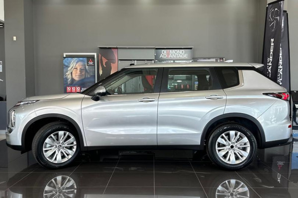 2025 MY24 Mitsubishi Outlander ZM ES SUV Image 4