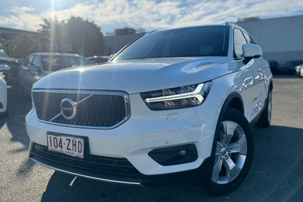 2019 Volvo XC40 XZ T4 Momentum SUV Image 2