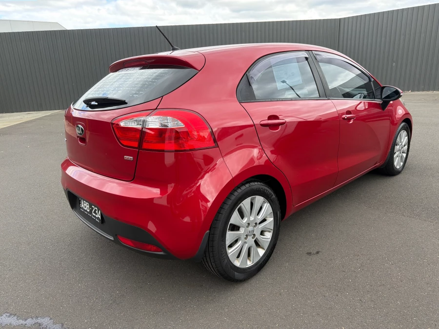2014 Kia Rio IHS6D2A1FGG829 Si Hatch Image 4