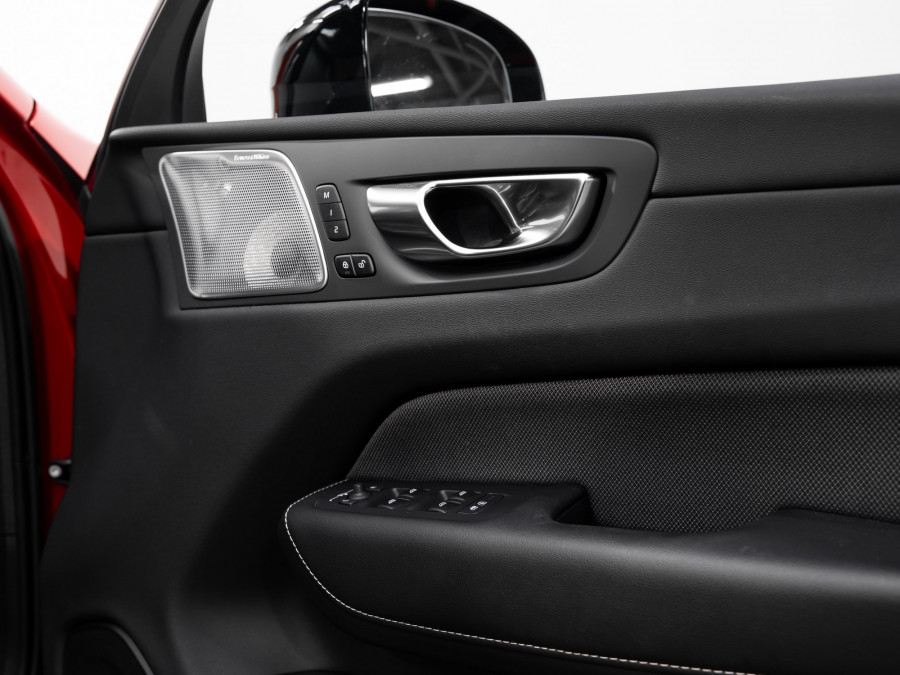 2022 Volvo XC60 UZ T8 Ultimate Recharge Plug in hybrid SUV Image 11
