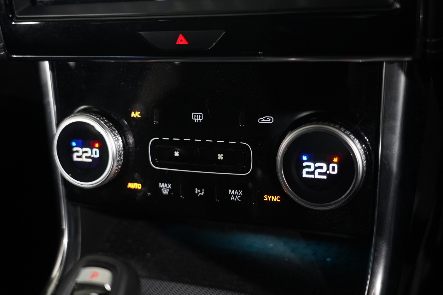 2019 Jaguar Xe P300 R-Dynamic Se (221kw) Sedan Image 18