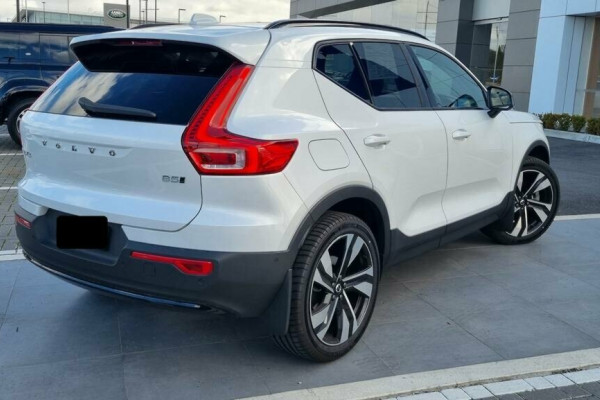 2023 Volvo XC40 XZ Ultimate B5 Dark SUV Image 4