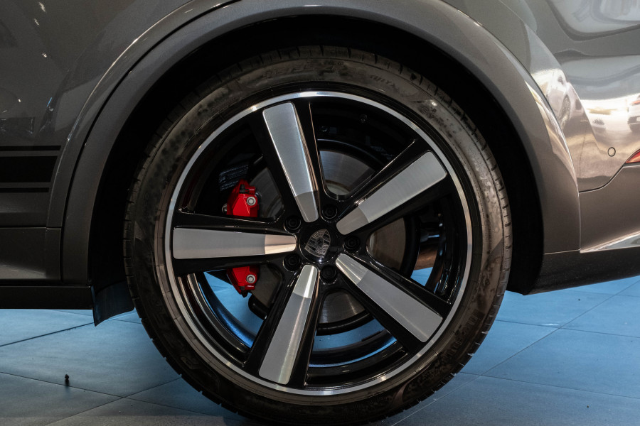 2024 MY25 Porsche Cayenne Turbo E-Hybrid SUV
