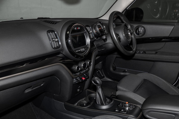 2018 MINI Countryman F60 Cooper SUV image 8