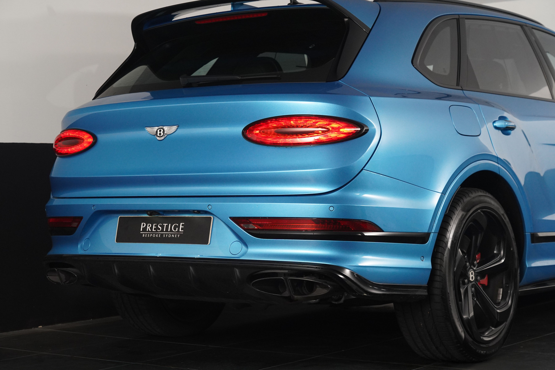 2024 Bentley Bentayga V8S Black Line SUV Image 8