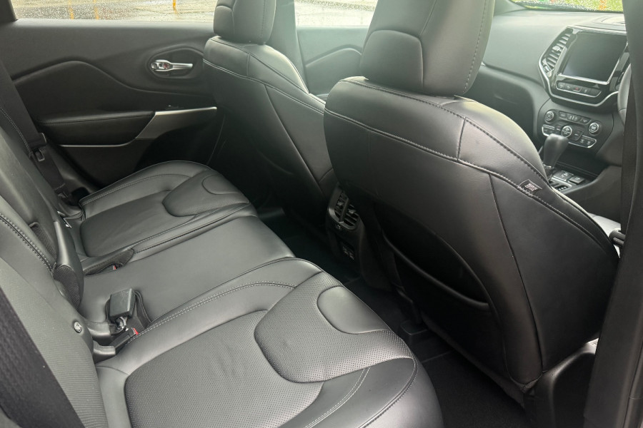 2021 Jeep Cherokee KL Limited SUV Image 16