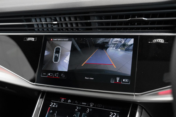 2025 Audi Q7 4M 50 TDI S line SUV image 14