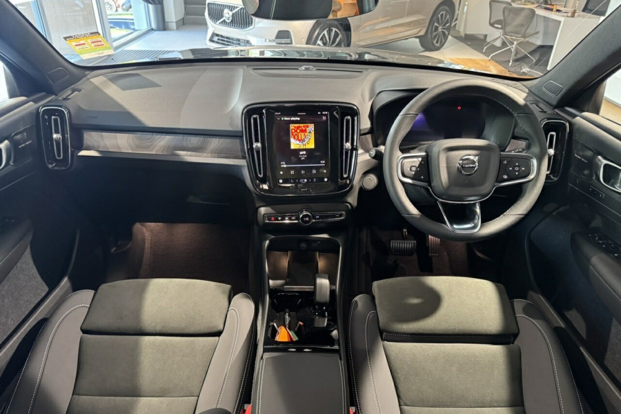 2025 Volvo EX40 No Series Black Edition SUV Image 11