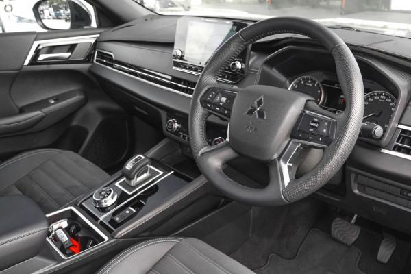 2025 Mitsubishi Outlander ZM LS SUV Image 4