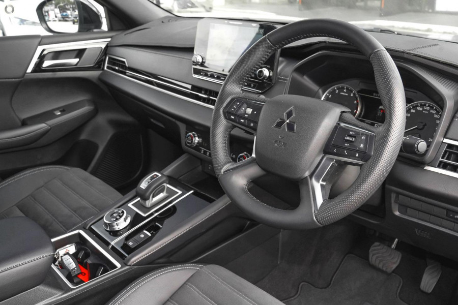 2025 Mitsubishi Outlander ZM LS SUV Image 4