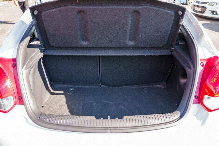 2017 Hyundai Veloster FS5 Series II  Hatch Image 7