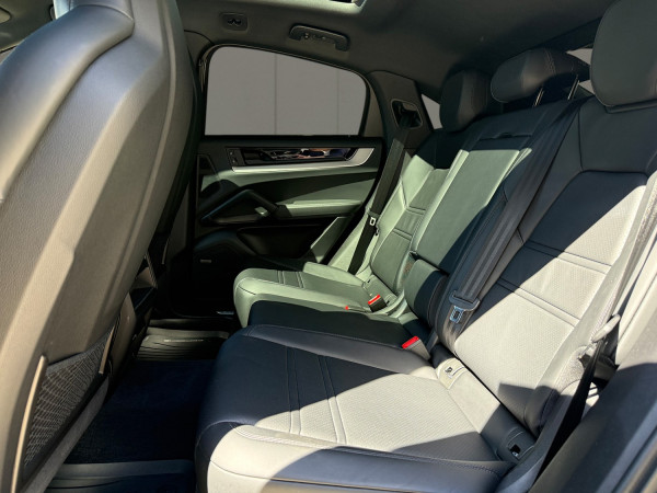 2024 Porsche Cayenne SUV image 9